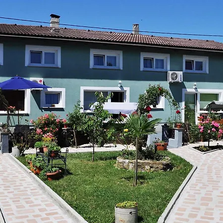 Apartman Place Rc - Pocitniska Hisa Blizu Portoroza *
